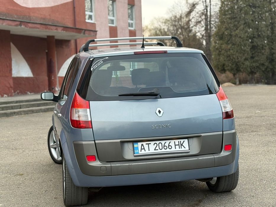 Автомобіль Рено Сценік
