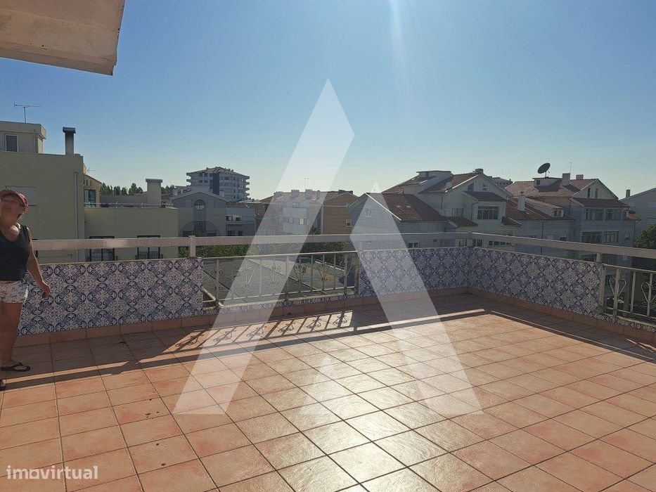 Apartamento T2 com terraço no Bairro do Liceu