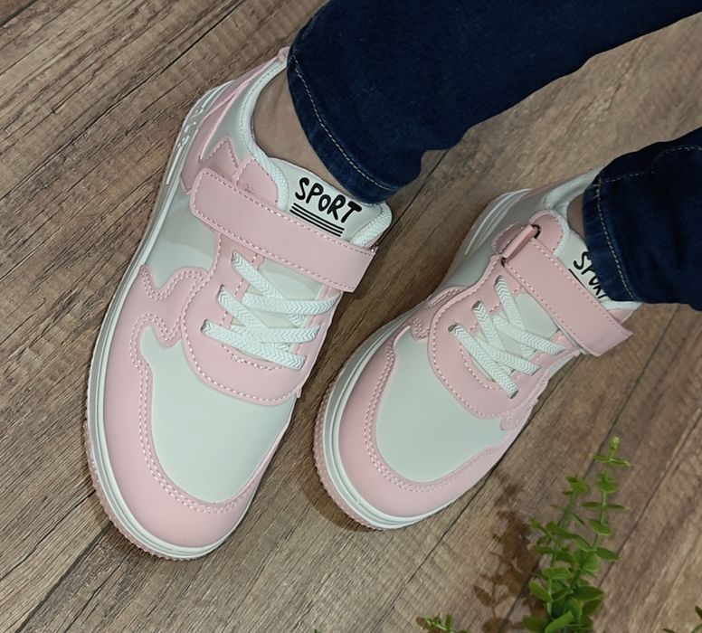 Кросівки на дівчинку