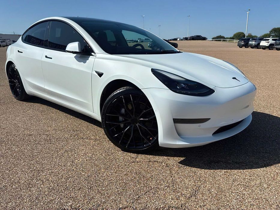 Tesla Model 3      2020