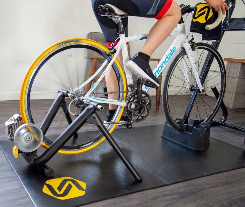 Trenażer Saris Fluid 2 + podstawka + opona schwalbe 28