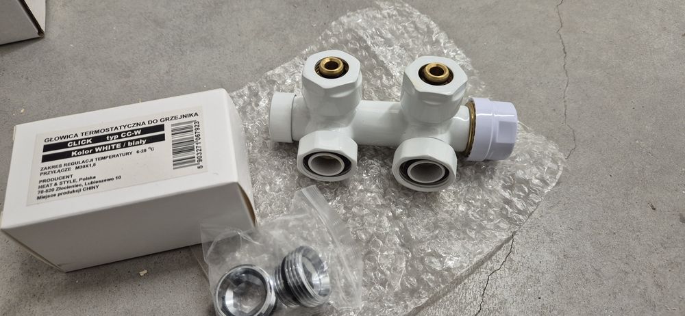 Zawór termostatyczny  do grzejnika biały