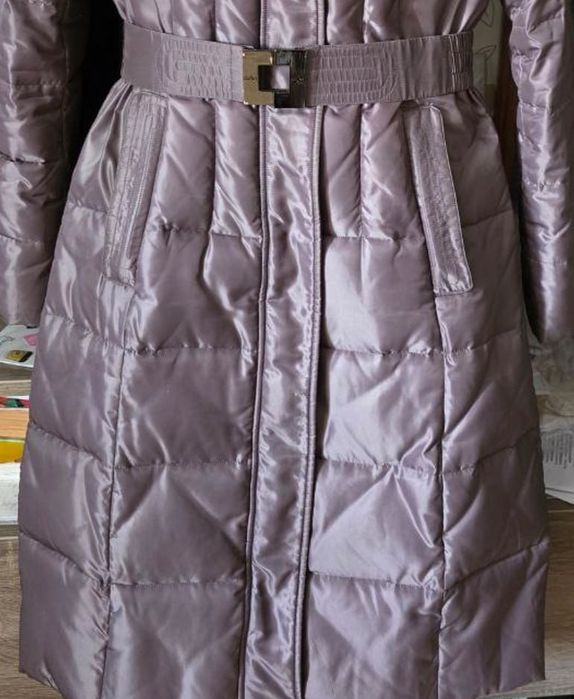 Жіночий пуховик із натуральним хутром, розмір М