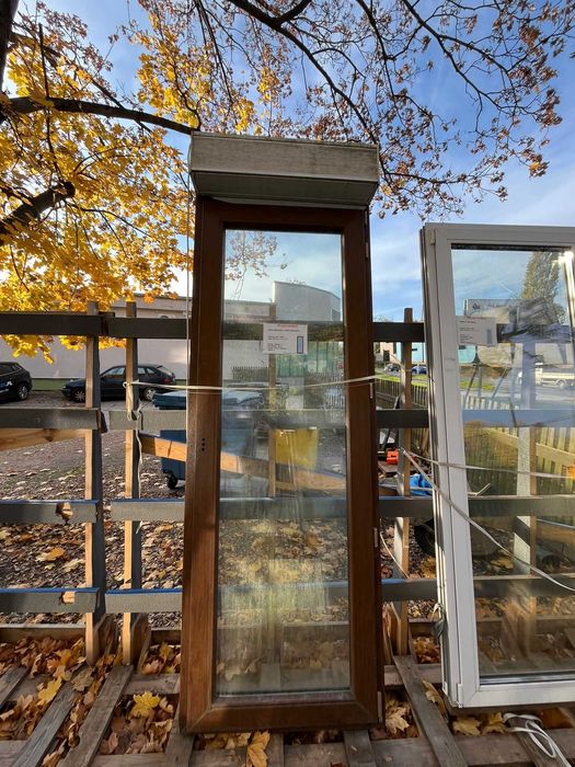 Okno balkonowe z roletą  87x260 kolor orzech