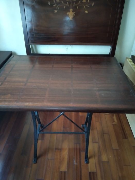 Móvel pequeno com 3 gavetas