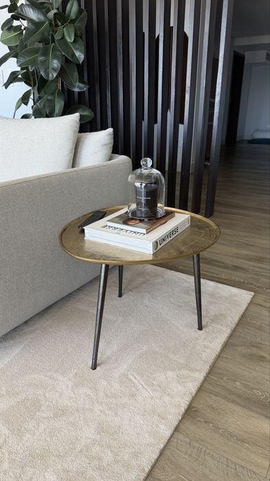Mesa de apoio AREA em metal – dourado / efeito latão