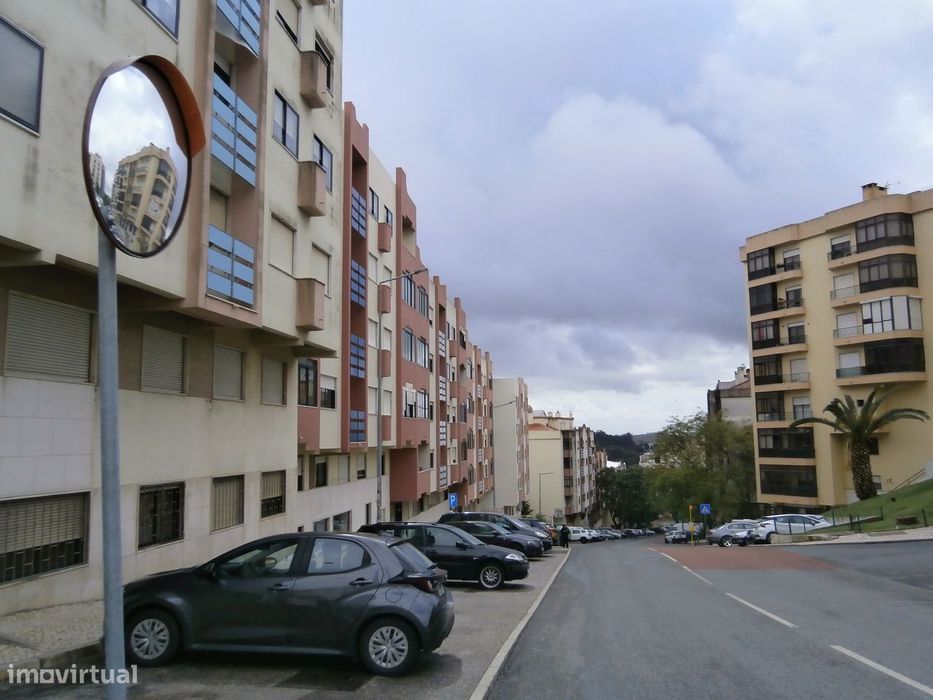 Excelente T2 com varanda e arrecadação — Cacém E São Marcos, Lisboa