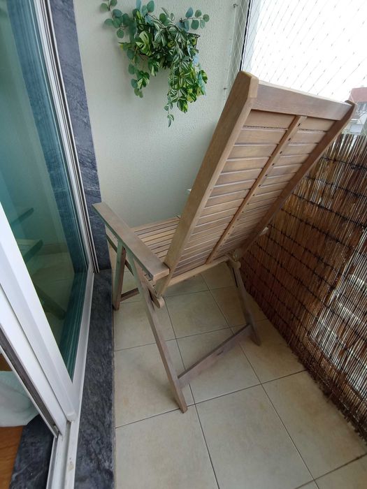 Cadeira para jardim reclinável em madeira