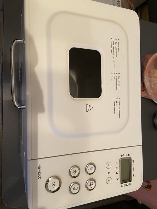 Хлібопічка Kenwood BM250 в ідеальному стані.