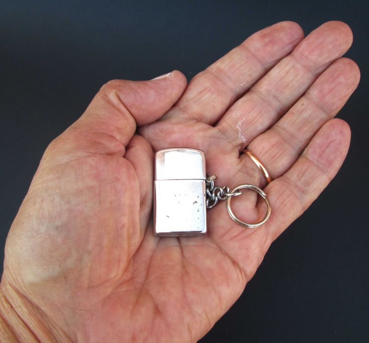 1960's Pequeno Isqueiro / Porta-chaves a Gasolina