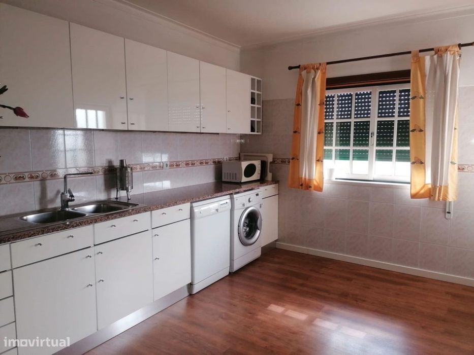 Entroncamento | 3-Bedroom Apartment with Garage and Storage Room –