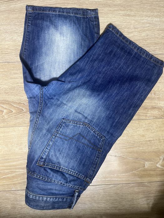 Krotkie spodnie jeansowe Esprit