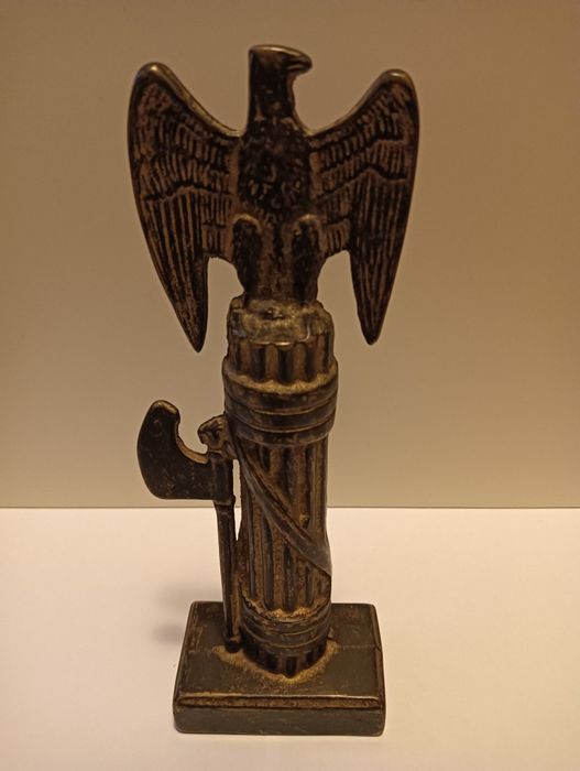 Włoska faszystowska statułetka ,,Fasces"