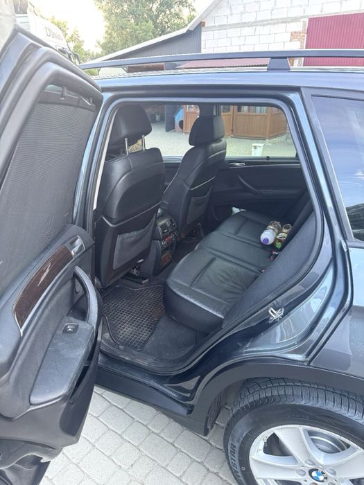 Автомобіль BMW x5 e70