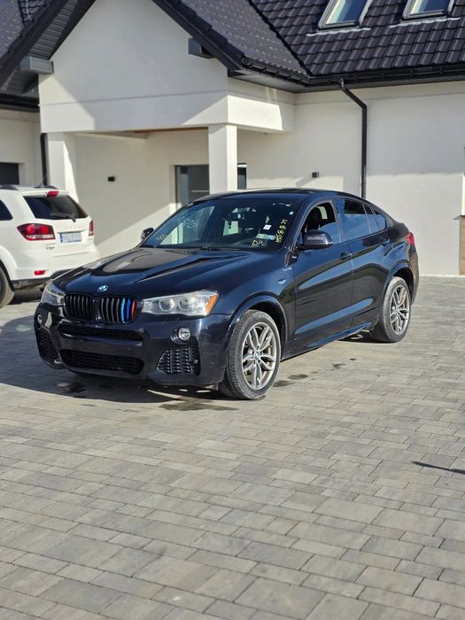 BMW X4 zadbana, xDrive, M-pakiet, na placu w PL