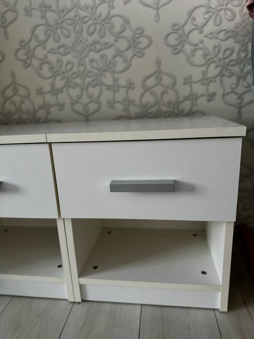 Приліжкова тумба