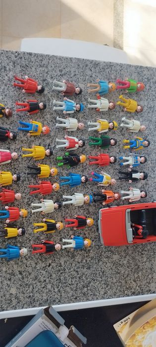 Lote Playmobil muitas figuras