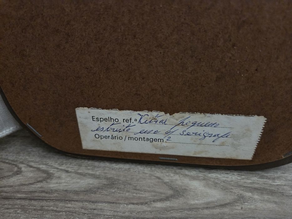 Espelho vintage com moldura em madeira