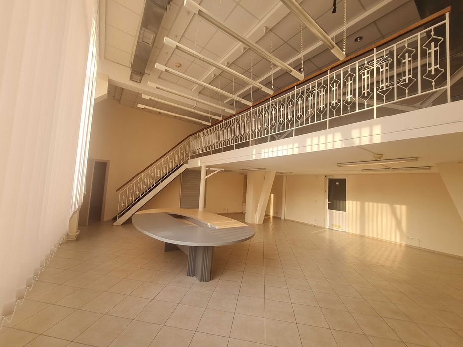 Двоповерховий офіс в БЦ, 81 м.кв., 2 поверх у подарунок, м. Дорогожичі