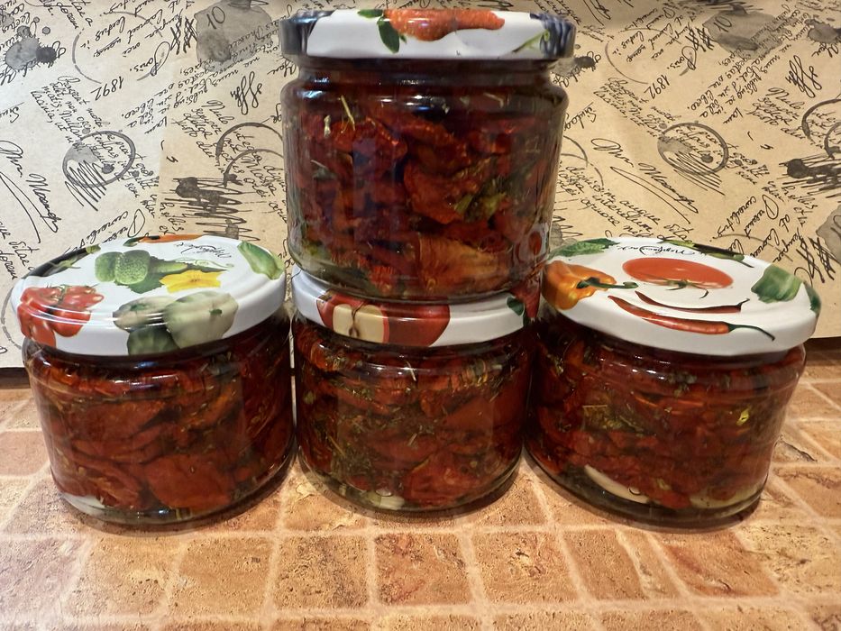 Продам - Вʼялені томати в оліі