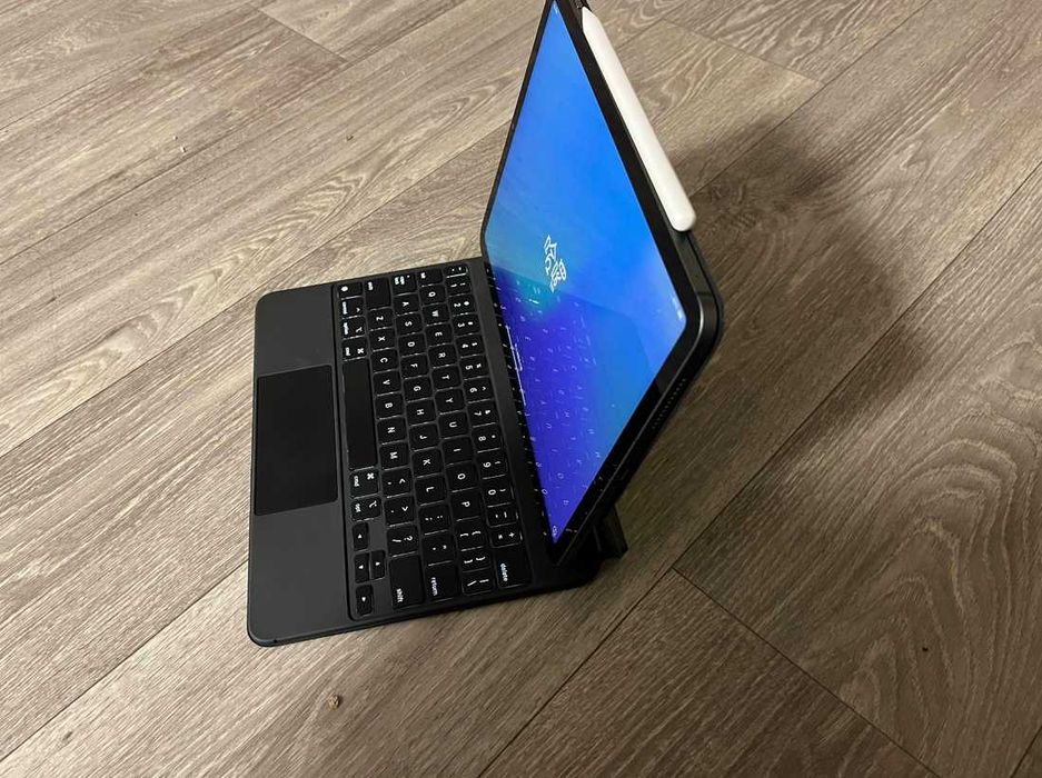 Apple iPad Air 5 generacja 2022 szary + magic keyboard + apple
