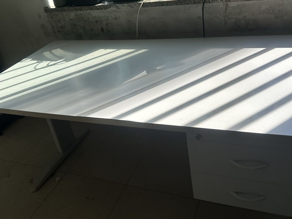 Secretaria com gavetas