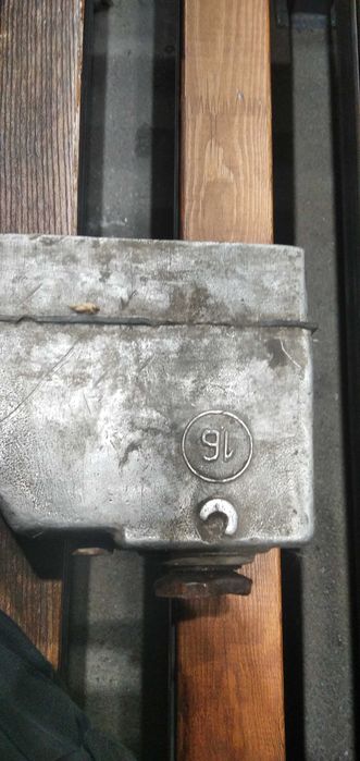 Домкрат автомобильный