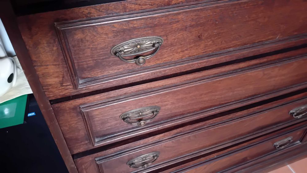 Vendo Cómoda em Madeira Maciça