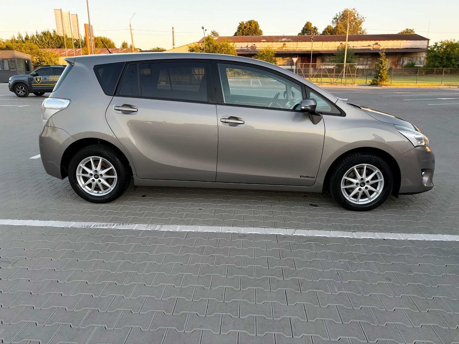 Toyota Verso 2014 року, 1.6 дизель 82 кВт, на гарній комплектації!