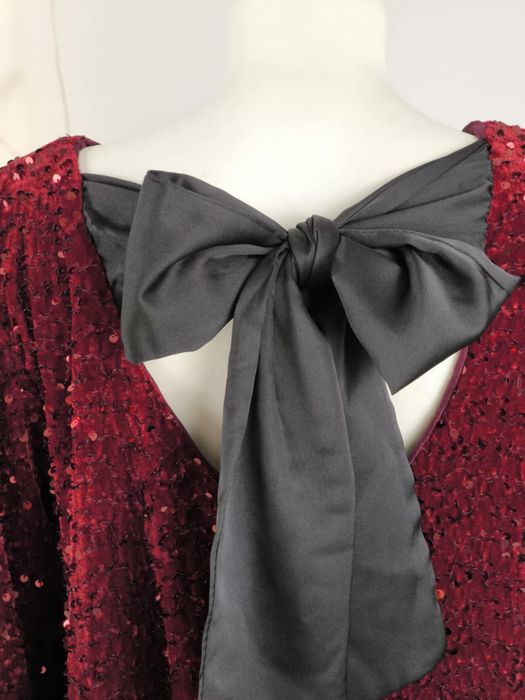 Sukienka cekinowa midi bordowa z kokardą na plecach wiskoza xl 42