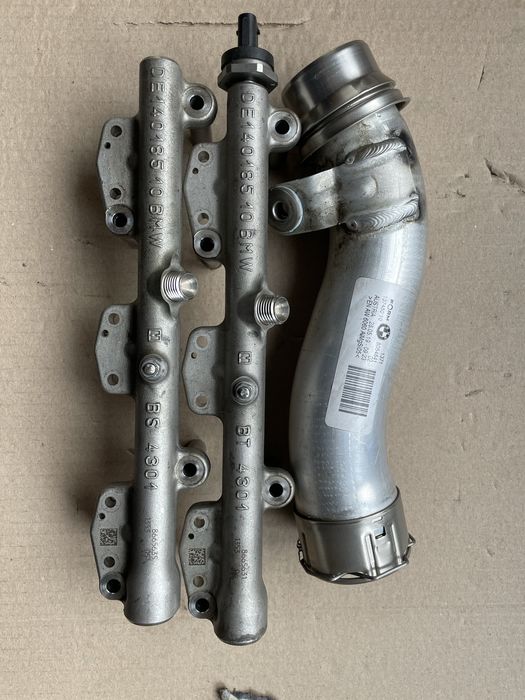 Патрубки шланги системы охлаждения и подачи топлива мотора s58b30 BMW