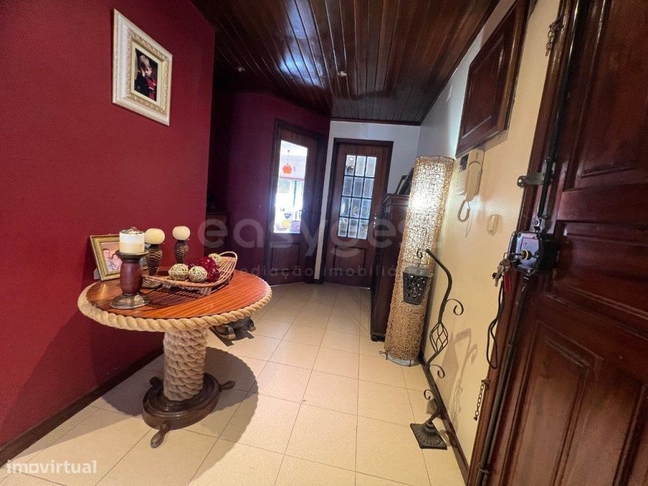 Apartamento T2 no centro do Samouco com elevador.
