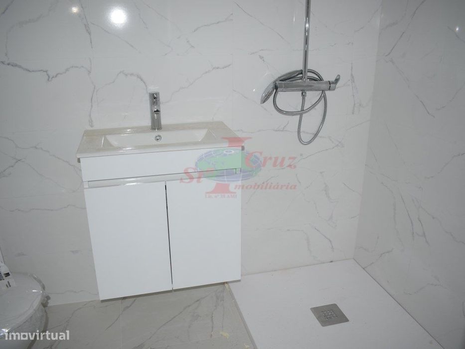 Apartamento T2 - Novo - Bairro de S. Miguel