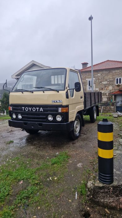 Toyota Dyna 150 excelente todo pintado
