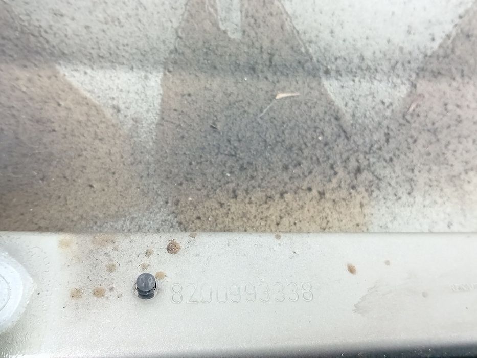 Guarda-lamas esquerdo RENAULT Megane III Grandtour (KZ0/1)