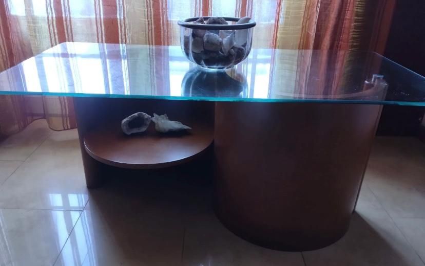 Mesa Em Madeira Maciça E Tampo De Vidro