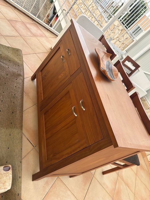 móveis de madeira intactos