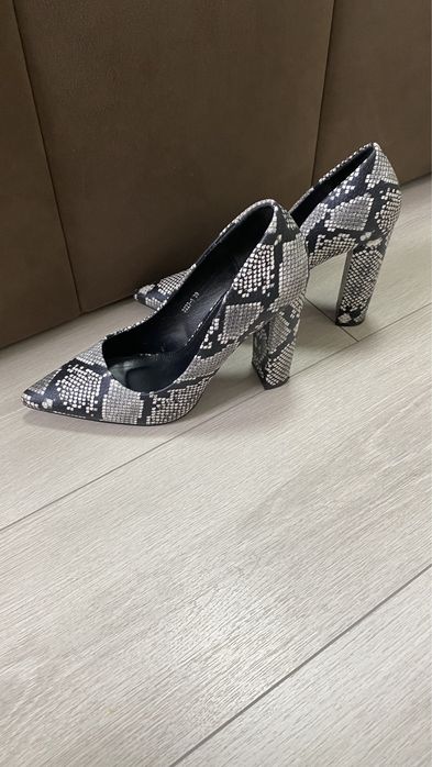 Туфлі розмір 38 39