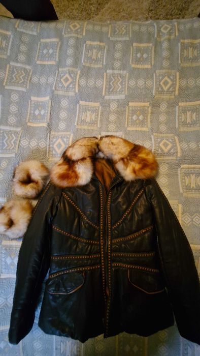 Зимова жіноча куртка