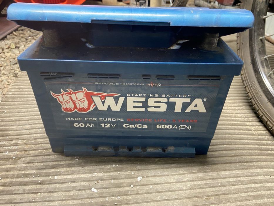 Акамуляторна батарея на авто