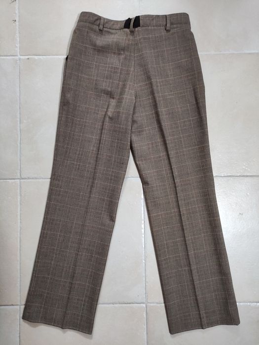 Calça castanha com padrão