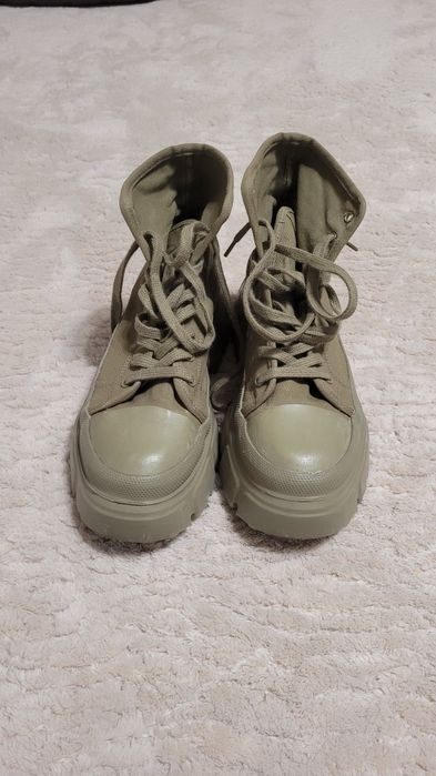 Buty damskie z wysoką podeszwą