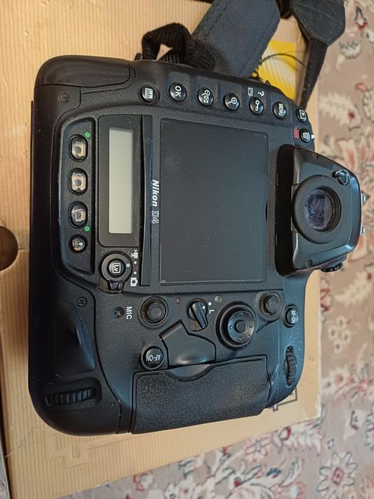 Професійна дзеркальна камера Nikon D4