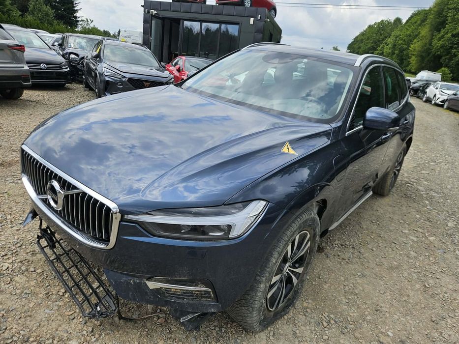 Volvo XC 60 12/2020  2.0 PLUG-IN  4x4  Lekko uszkodzony  Francja
