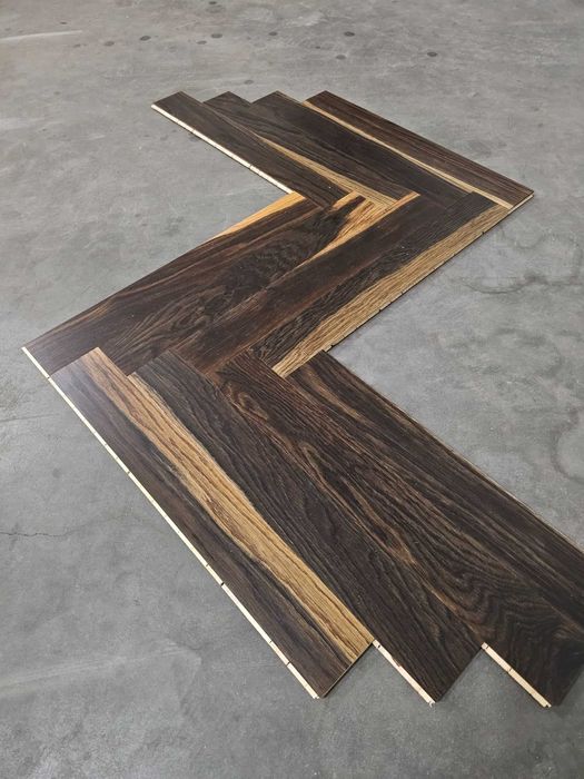Parkiet dąb wędzony 11x70x490 lakier (120 m2) - 24 m2 jodełka
