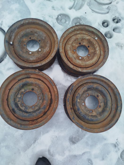 Продам колесні диски УАЗ R15 ціна за штуку 1000 гривень