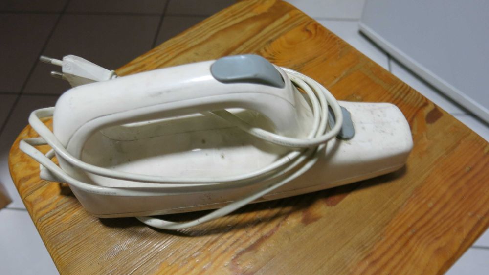 Nóż elektryczny Norm N, typu 123, o mocy 120 W, bez ostrza ale sprawny