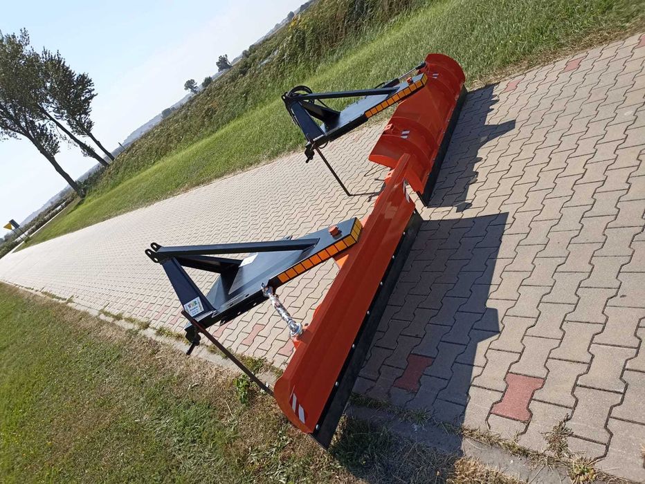 Do śniegu pług obrotowy 360° mocowany na TUZ ciągnika