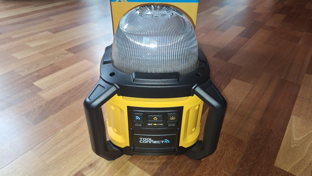 Lampa DeWalt DCL074 mocna akumulatorowa led naświetlacz 3 tryby 18V bt