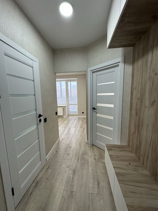 Новенька 1к 32 м2 Київський Маєток . Мінімальне оформлення